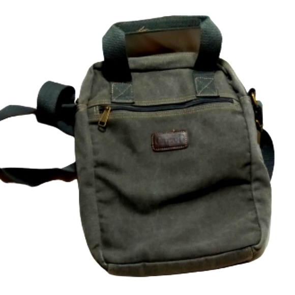 Cargoit Bags Cargoit Green Canvas Messenger Bag Poshmark